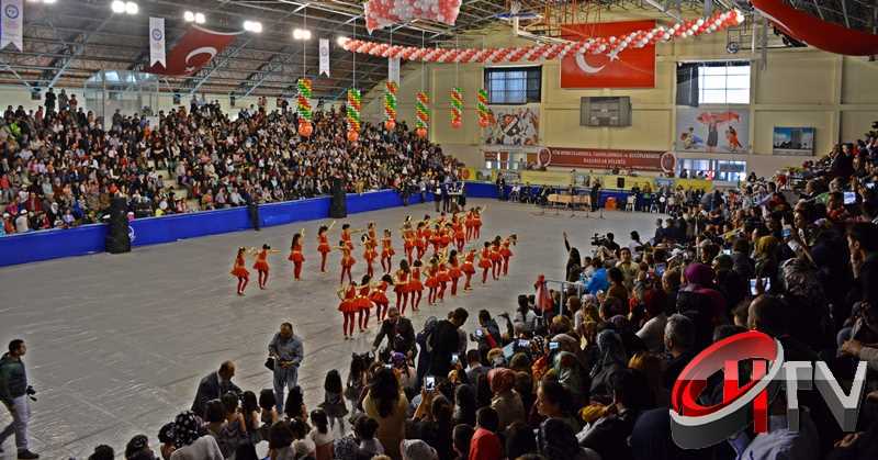 KARE KARE 23.NİSAN KUTLAMALARI FOTOĞRAFLARI Çorum Atatürk Kapalı Spor salonunda 23 Nisan Ulusal Egemenlik ve Çocuk Bayramı’nın 94. Yıldönümü etkinliklerle kutlanıyor.