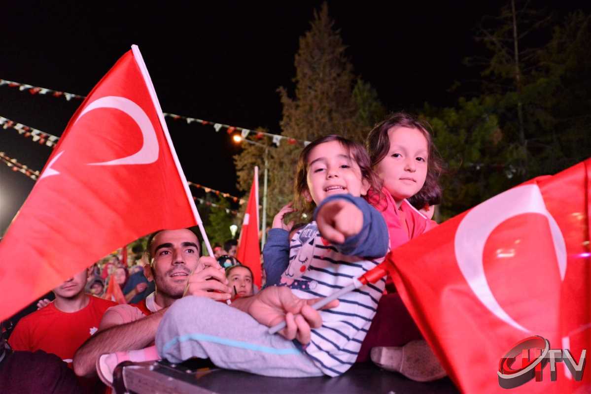 Çorum Meydanları 15 Temmuz'da doldu taştı