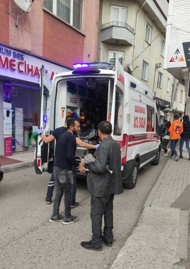 Çorum'da şiddetli fırtına yıktı geçti!..