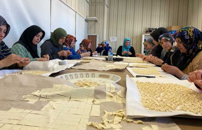 Elbistan için 500 kg’ye yakın Çorum mantısı hazırlandı