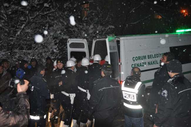 PKK'LILARA BÖYLE SESLENDİ "FİSTAN GİYEN,ETEK GİYEN ŞEREFSİZLER"