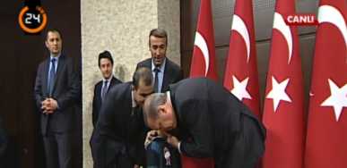 Suriyeli minik Erdoğana İstiklal Marşı'nı okudu 