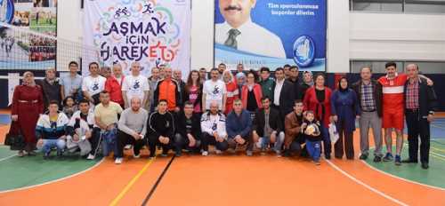 ​Çorum Belediye Başkanı Muzaffer Külcü, protokol üyeleri ile birlikte Engelliler Haftası nedeniyle işitme engelliler voleybol takımı ile dostluk maçı yaptı