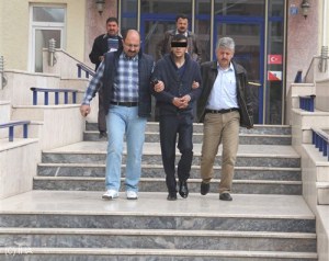 BIÇAKLANAN POLİS ZANLISI YAKALANDI