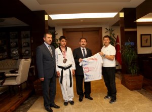 Vali Başköy Taekwando Türkiye Üçüncüsü Olan Niyazi Cürün'ü Ödüllendirdi