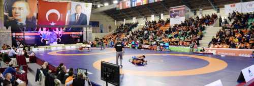 12. Dünya Üniversiteler Güreş Şampiyonası 3.Günde Bayanlar müsabakası yapıldı 