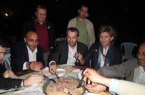 SAFFET SANCAKLI'YA  İSKİLİP DOLMASI İKRAMI