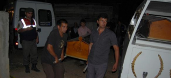 48 YAŞINDAKİ KADIN EVİNDE YARI ÇIPLAK HALDE ÖLÜ BULUNDU