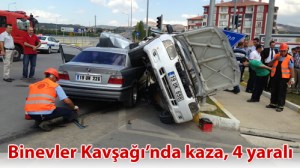 Binevler Kavşağı’nda meydana gelen kazada 4 kişi yaralandı