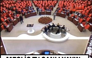 AK Parti Teravih'e gitti, Muhalefet Torba'yı Deldi