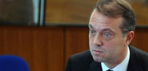 CEM UZAN FRANSA'DA MANŞET