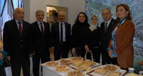 Adana Valisi Büyük has baklavayı beğendi