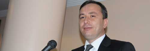 Ahmet Sami Ceylan, Çorum'dan Merzifon Havaalanı'na servis hizmetlerinin yeniden başlayacağı müjdesini verdi.