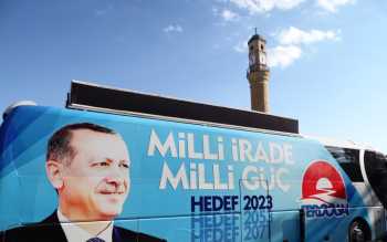 AK GÖNÜLLÜ ÇORUMLULAR  ERDOĞAN'A BAĞIŞ YAPTI 