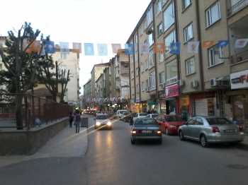 AK PARTİ'DEN BAYRAK ASIN ÇAĞRISI