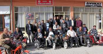 ALACA ENGELLİLER DERNEĞİ TEKERLEKLİ SANDALYE KAMPANYASINA ARALIKSIZ DEVAM EDİYOR