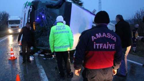 Amasya-Çorum  karayolunda Otobüs devrildi