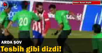 Arda Turan tesbih gibi dizdi...