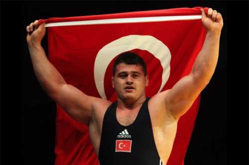 Avrupa Şampiyonasında,130 kiloda Rıza Kayaalp altın madalya kazandı