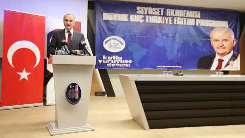 BAKAN FARUK ÖZLÜ SİYASET AKADEMİSİNDE DERS VERDİ 