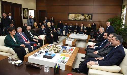 Bakan yardımcısı Belediyeyi ziyaret etti
