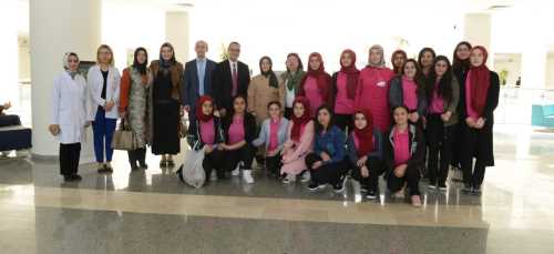 Başkan eşi Halime Gül’den hastalara moral ziyareti