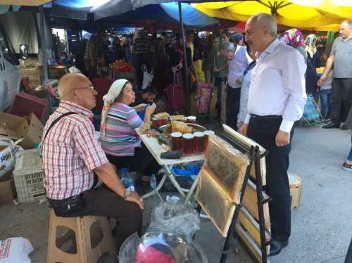 Başkan Gül Perşembe Pazarını ziyaret etti