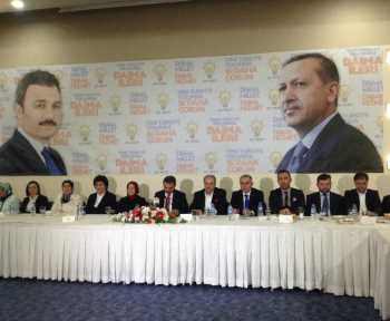 BAŞKAN KÜLCÜ ANİTTA OTELDE BASIN TOPLANTISI YAPIYOR