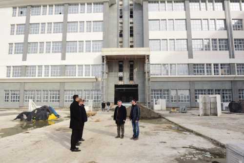 Başkan yeni belediye binasında çalışmaları inceledi