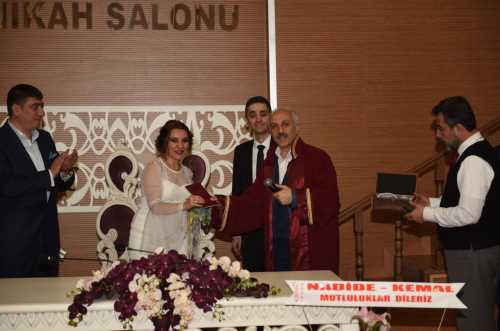 Belediye Başkanı Gül ilk nikâhını kıydı