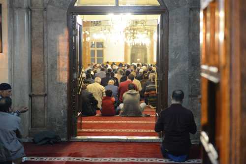 Belediye Kandil’de 40 Bin Kandil Simidi ikram etti