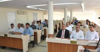 BELEDİYE MECLİSİNDE  SİNİRLER GERİLDİ