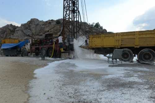 Belediye Yeni içme suyu kuyuları açmaya devam ediyor