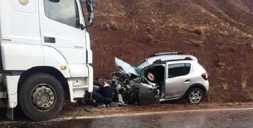 Beton Mikseriyle Otomobil Çarpıştı