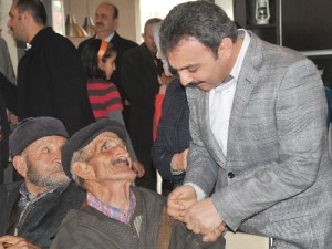 KÜLCÜ Yaşlılarla tek tek hasbihal etti