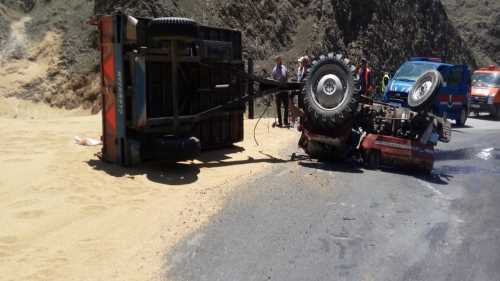 Buğday yüklü traktörün devrildi 2 yaralı