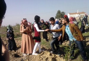 İLAHİYAT VE TEMA VAKFI ÖĞRENCİLERİ ÇAM DİKTİ