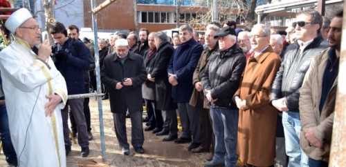 Cenaze Namazında İmam ile Yakınları Arasında Tartışma Çıktı