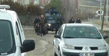 CEZAEVİ ÖNÜNDE KURŞUN YAĞMURUNA TUTTU