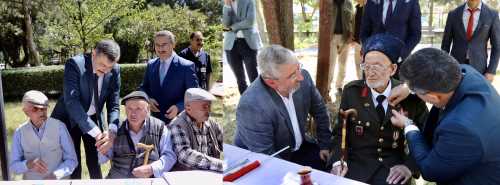 Çiftçi ve Aşgın Yalnızlık Hissettirmediler