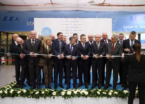 CNR Seramik Fuarına Renkli Açılış