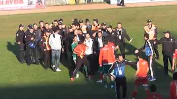 ÇORUM BAYBURT SPOR MAÇININ BİTİMİYLE SAHA KARIŞTI