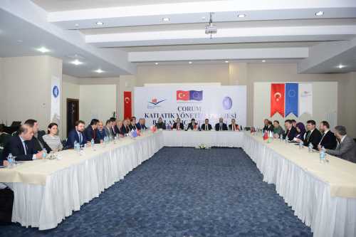 Çorum Belediyesi’nin katı atıklardan enerji üretmesine de imkan sağlayacak olan 20 milyon euro “Katı Atık Düzenli Depolama” projesinin tanıtım toplantısı yapıldı