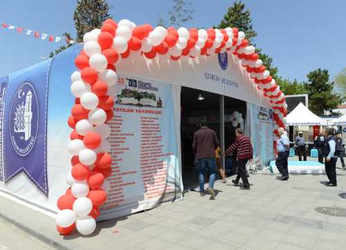 Çorum Belediyesi tarafından düzenlenen 7. Kitap Fuarı ve Kültür Günleri başladı
