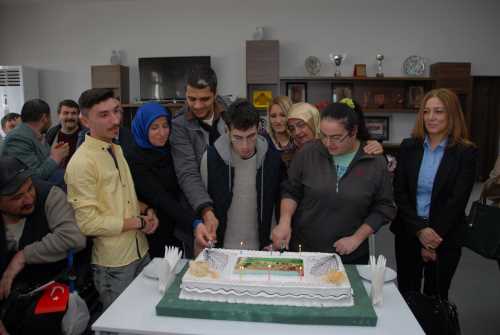 Çorum Belediyesi tarafından sosyal sorumlulukları kapsamında örnek hizmetleri arasında yer alan Engelli Eğitim ve Rehabilitasyon Merkezi ikinci yılını kutladı.