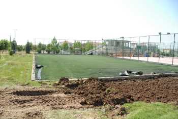 ÇORUM BELEDİYESİ ÜÇ MAHALLEDE SEMT SAHASI YAPIYOR