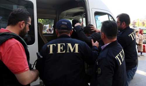 Çorum’da, Fetullahçı Terör Örgütü’nün (FETÖ) darbe girişimiyle ilgili soruşturma kapsamında 8 polis memuru tutuklandı