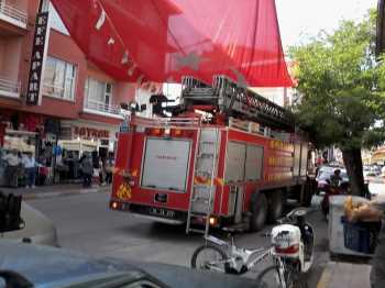 ÇORUM'DA ESNAF, TERÖRE KARŞI BAYRAK AÇTI