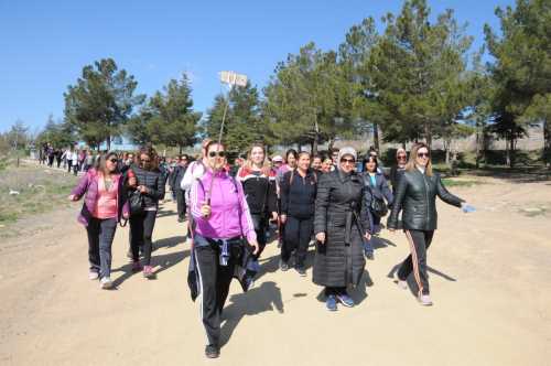 ÇORUM'DA KADINLAR SAĞLIK İÇİN YÜRÜDÜ