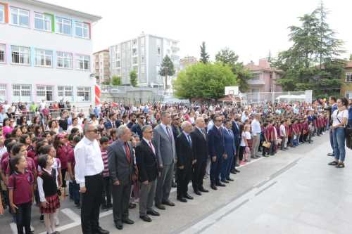 Çorum'da Öğrencilerin Karne Sevinci